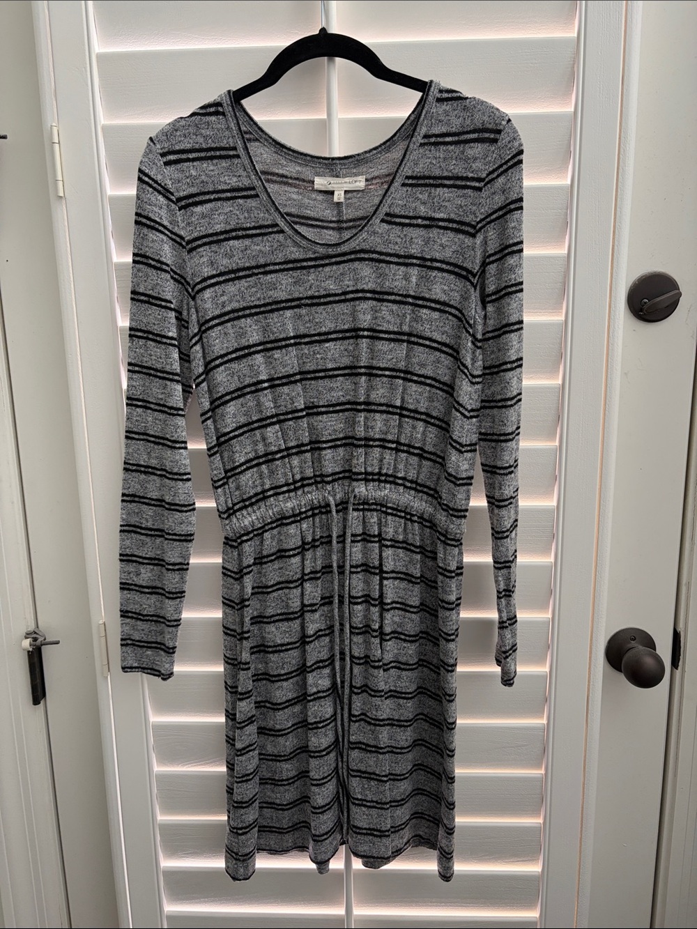 Lou & Grey Size XS Gray and Black Striped Long-Sleeve Drawstring Dress